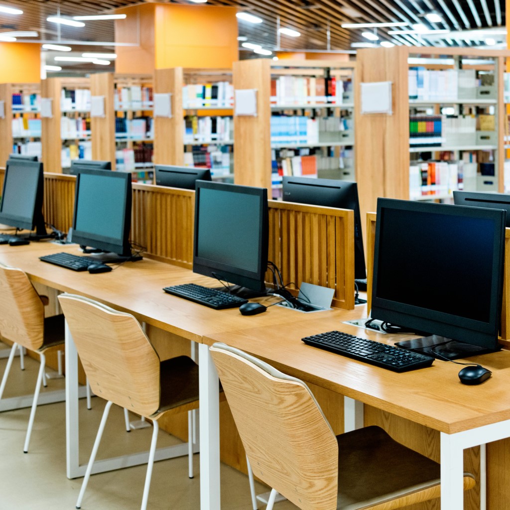 computer stations in an Arlington public library